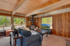Cozy Wood Cabin- Updated- Hot Tub- Fireplace- Backs to Forest